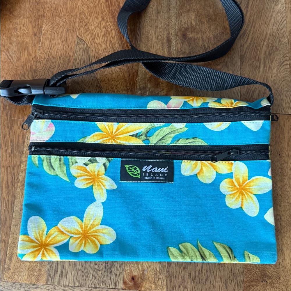 Maui Island-Hawaiian 🌺 floral print Fanny pack/bag.
